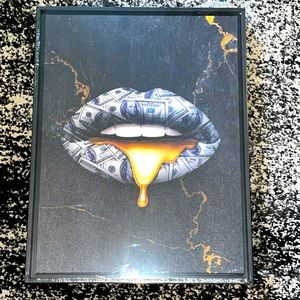 Money lips dripping in Gold